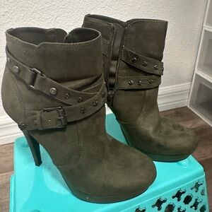 GBG suede size 7.5US